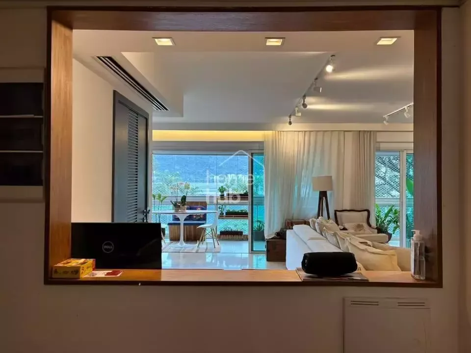 Furnished apartment, 169 m², with a glass-enclosed balcony — photo 2