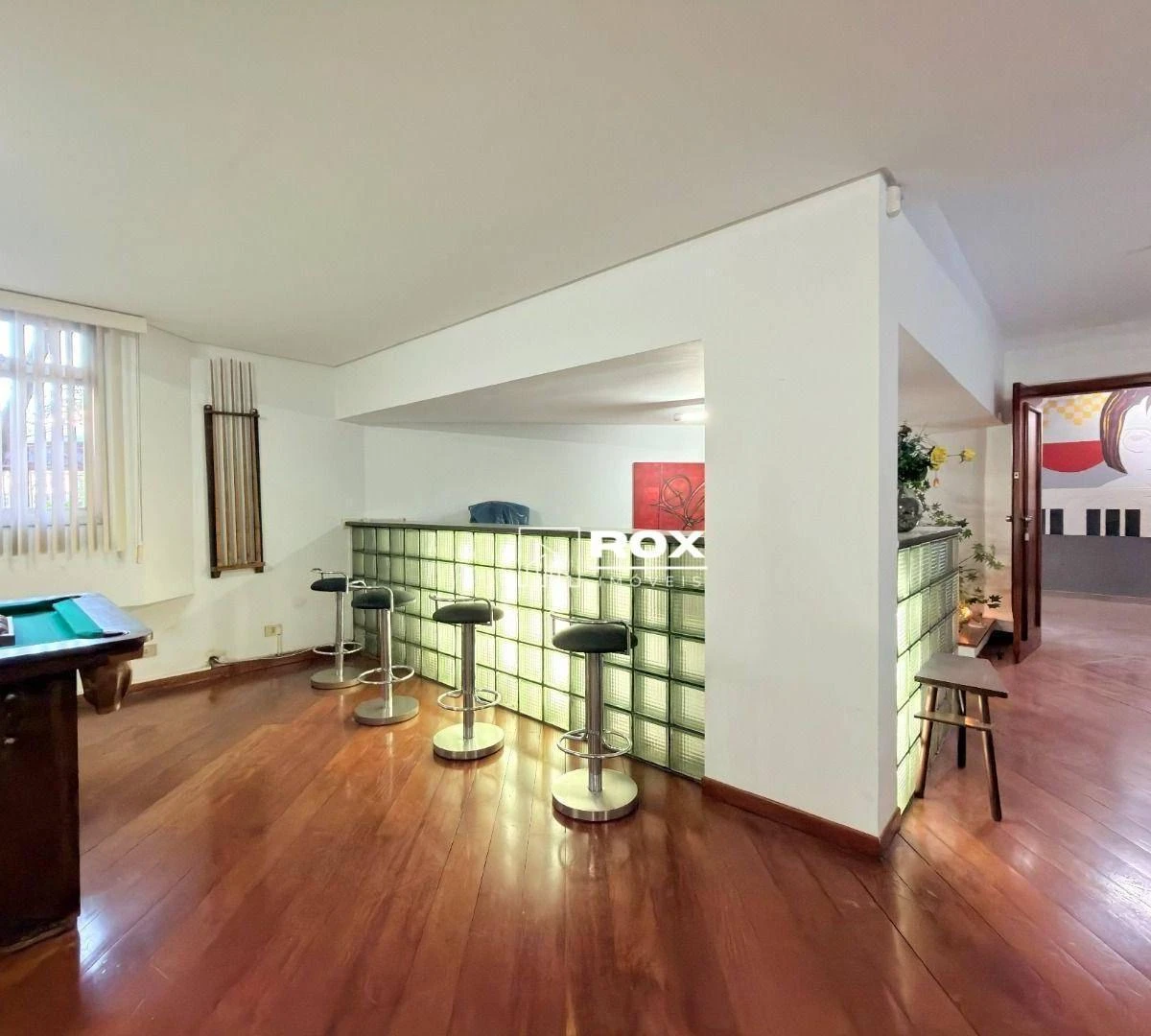Furnished apartment, 170 m², with a glass-enclosed balcony — photo 9