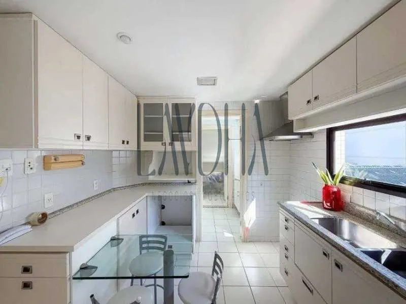 Apartment with 3 bedrooms and 3 bathrooms — photo 3