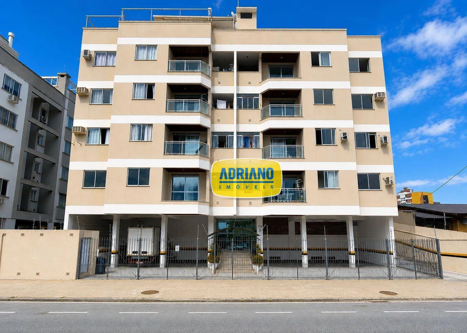 Apartamento com cozinha integrada, 2 quartos e varanda — photo 9
