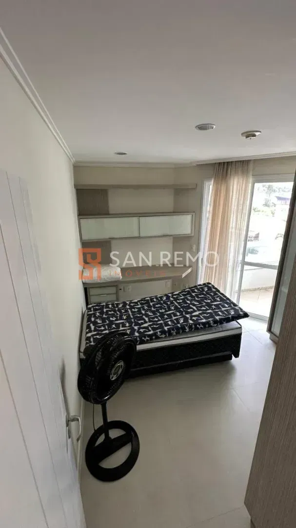 Furnished top-floor unit with 2 bedrooms and glass balcony — photo 15