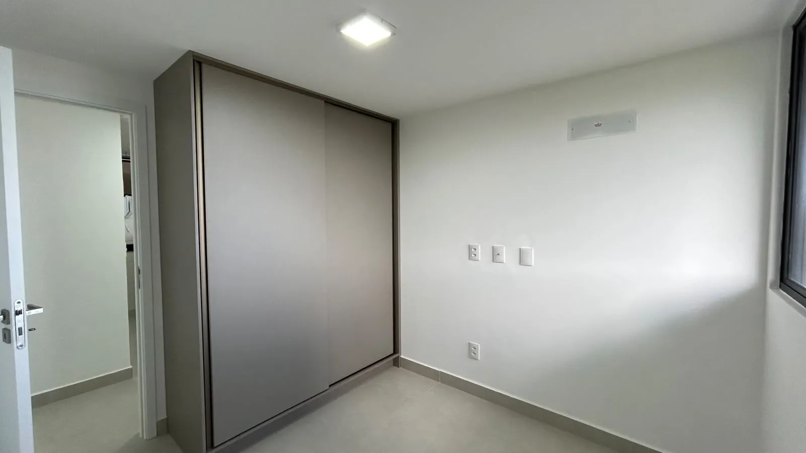 3-bedroom apartment with a grill on the balcony — photo 12
