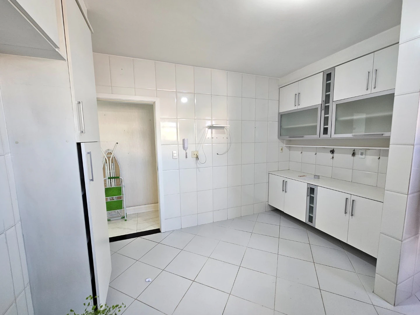 3-bedroom apartment with an en-suite and glass balcony — photo 14