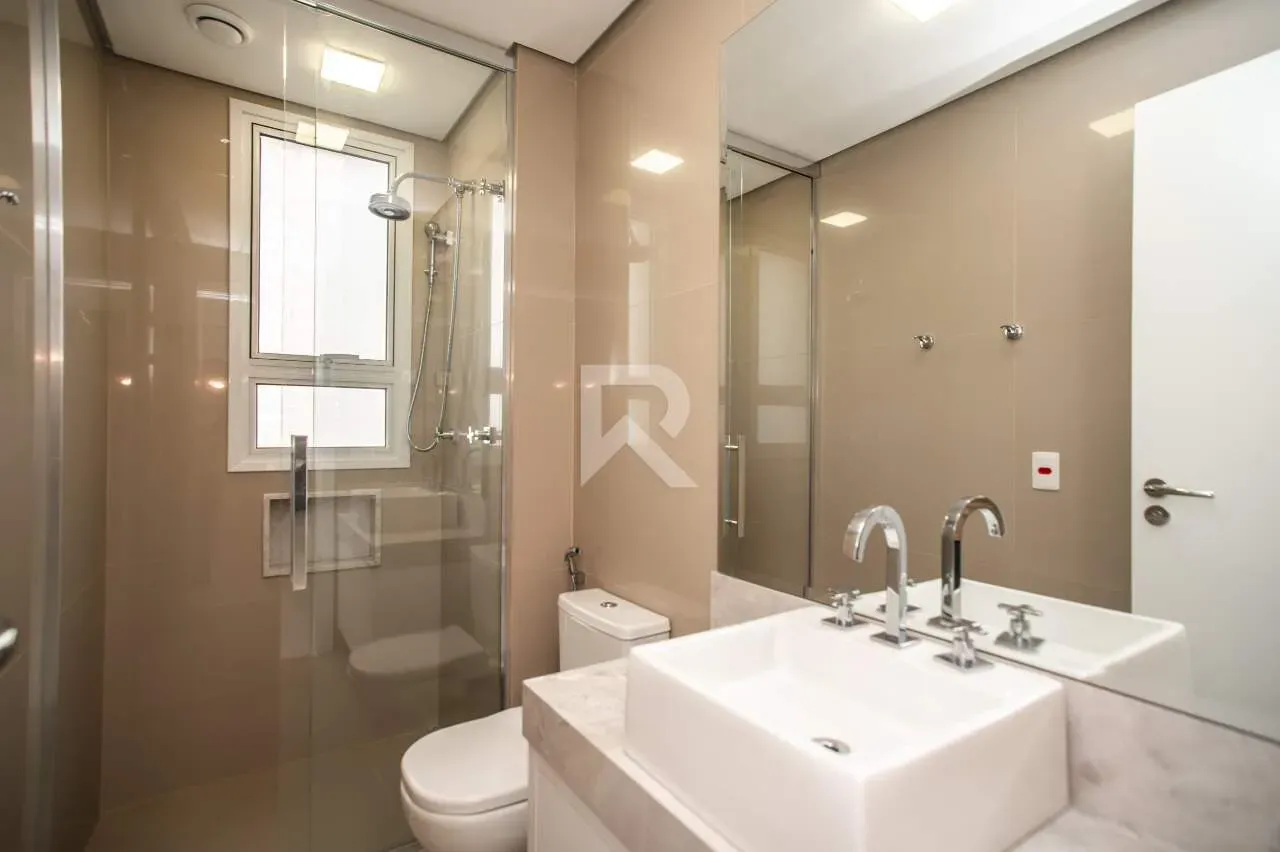 Furnished apartment with 4 en-suite rooms and glazed balcony — photo 28