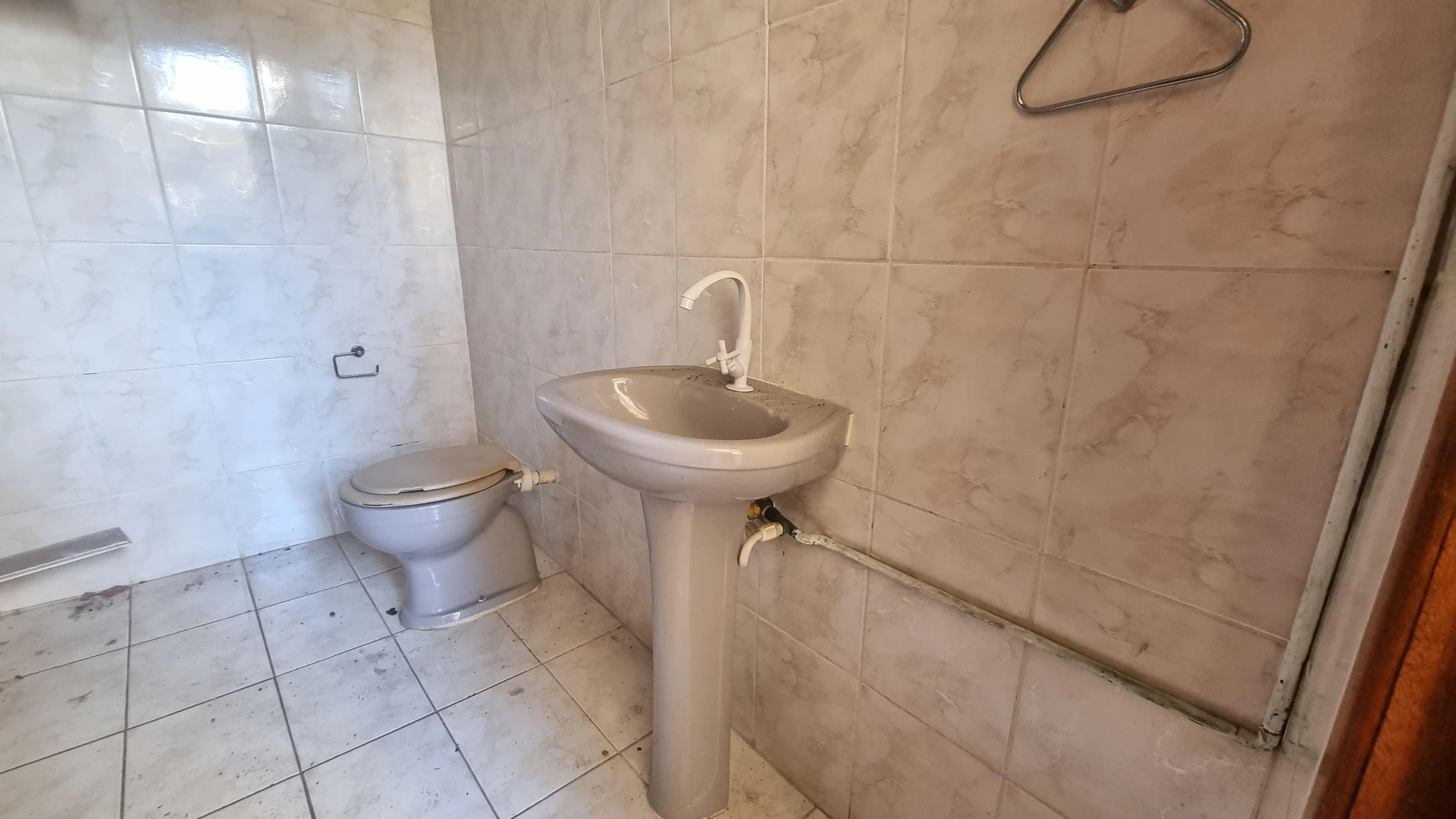 Washing machine in a 5-bedroom house, 200 m² — photo 23