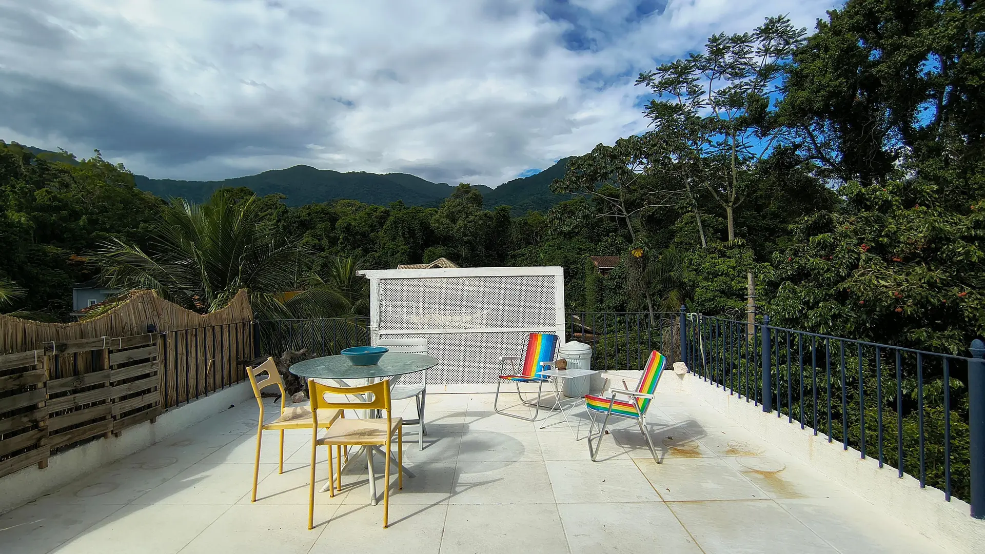 5-bedroom house with a bathtub — photo 17