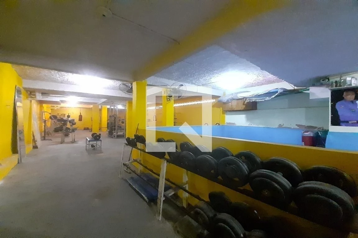 2-bedroom apartment in a building with a gym — photo 13