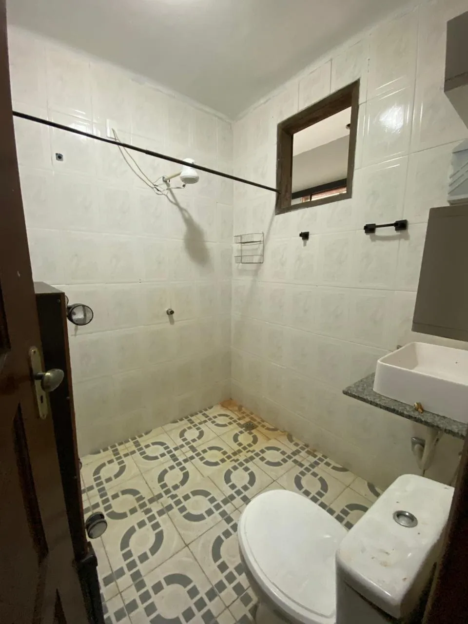Casa com 4 quartos e 4 banheiros e box de vidro — photo 9