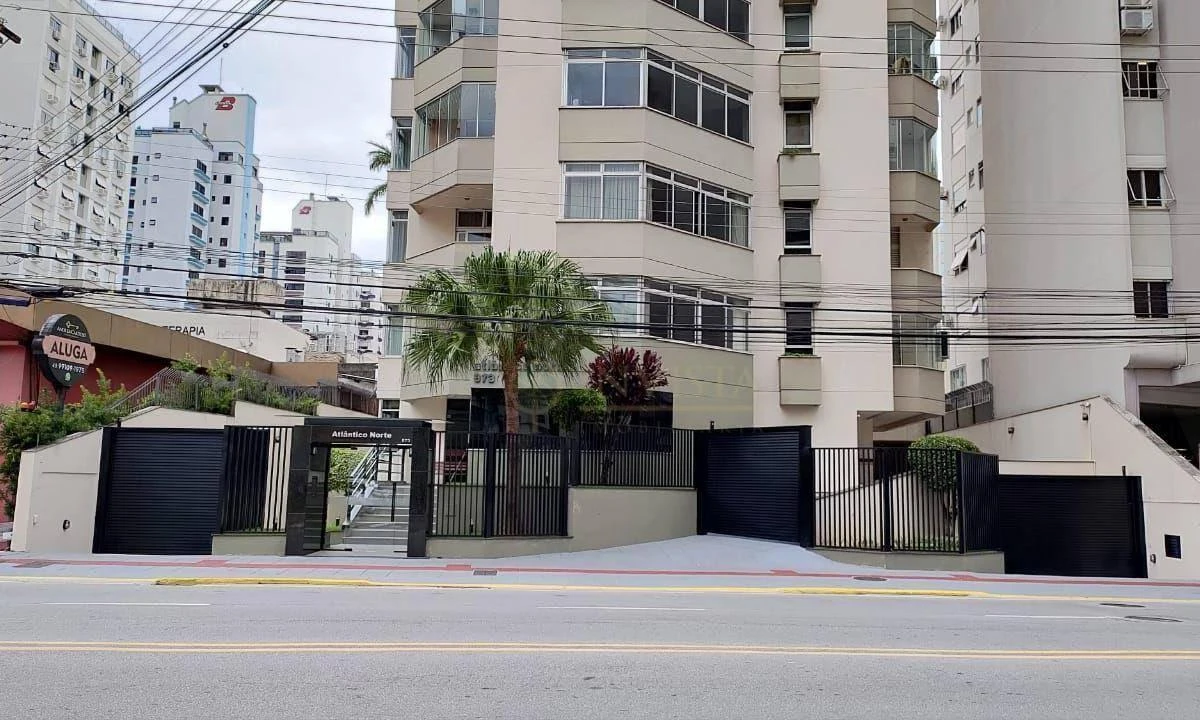 Apartamento semimobiliado com 4 quartos e 327 m² — photo 24