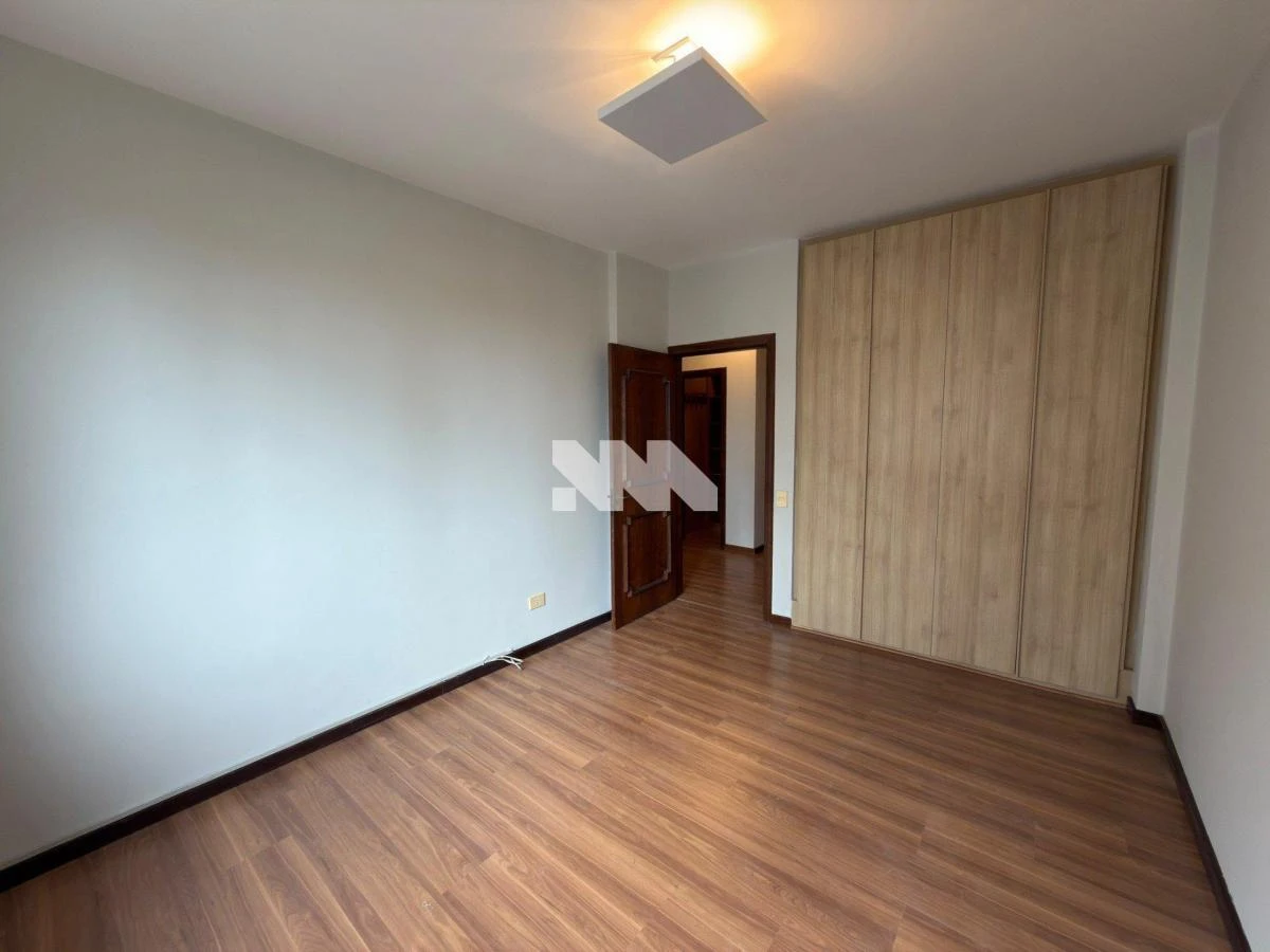 Rental apartment with a closed kitchen and gas stove — photo 10