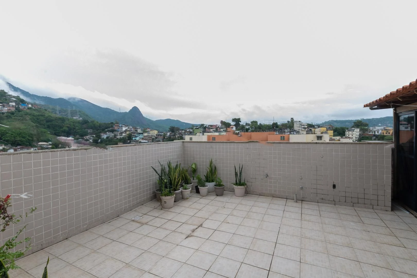 4-bedroom apartment with a mountain view in Rio de Janeiro — photo 20