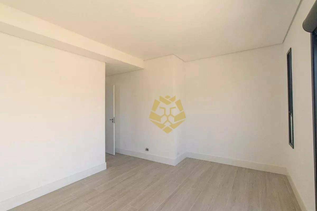 3-bedroom house with 4 bathrooms and 200 m² — photo 9