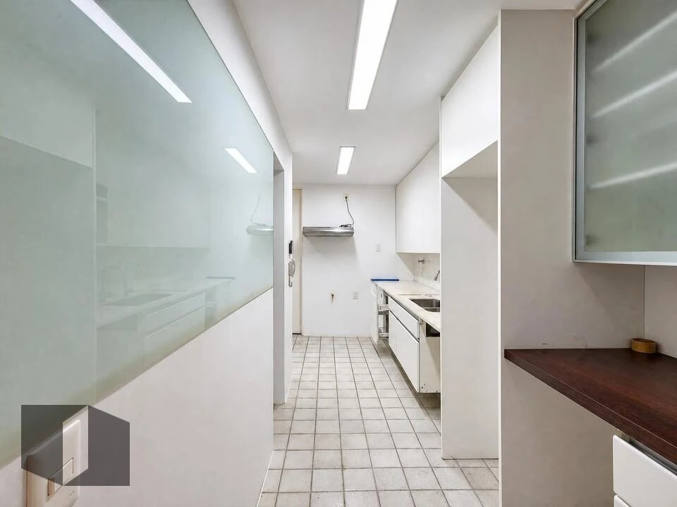 Apartment with air conditioning and 4 bedrooms — photo 21