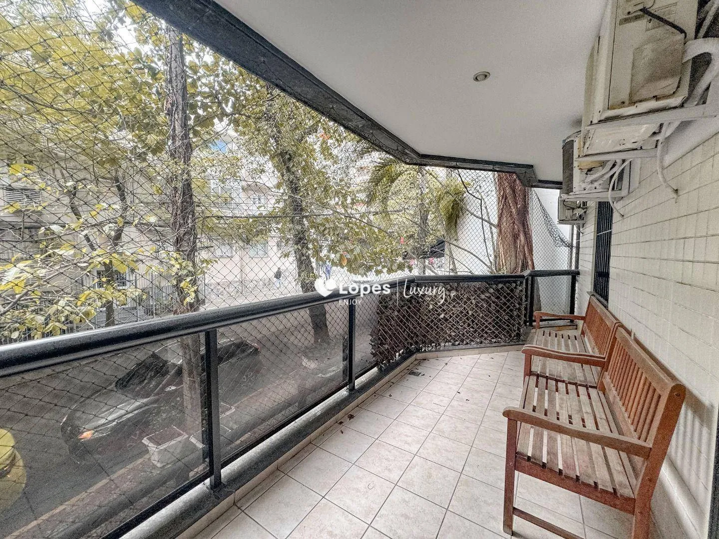 100 m² apartment with 3 bedrooms and a balcony — photo 3