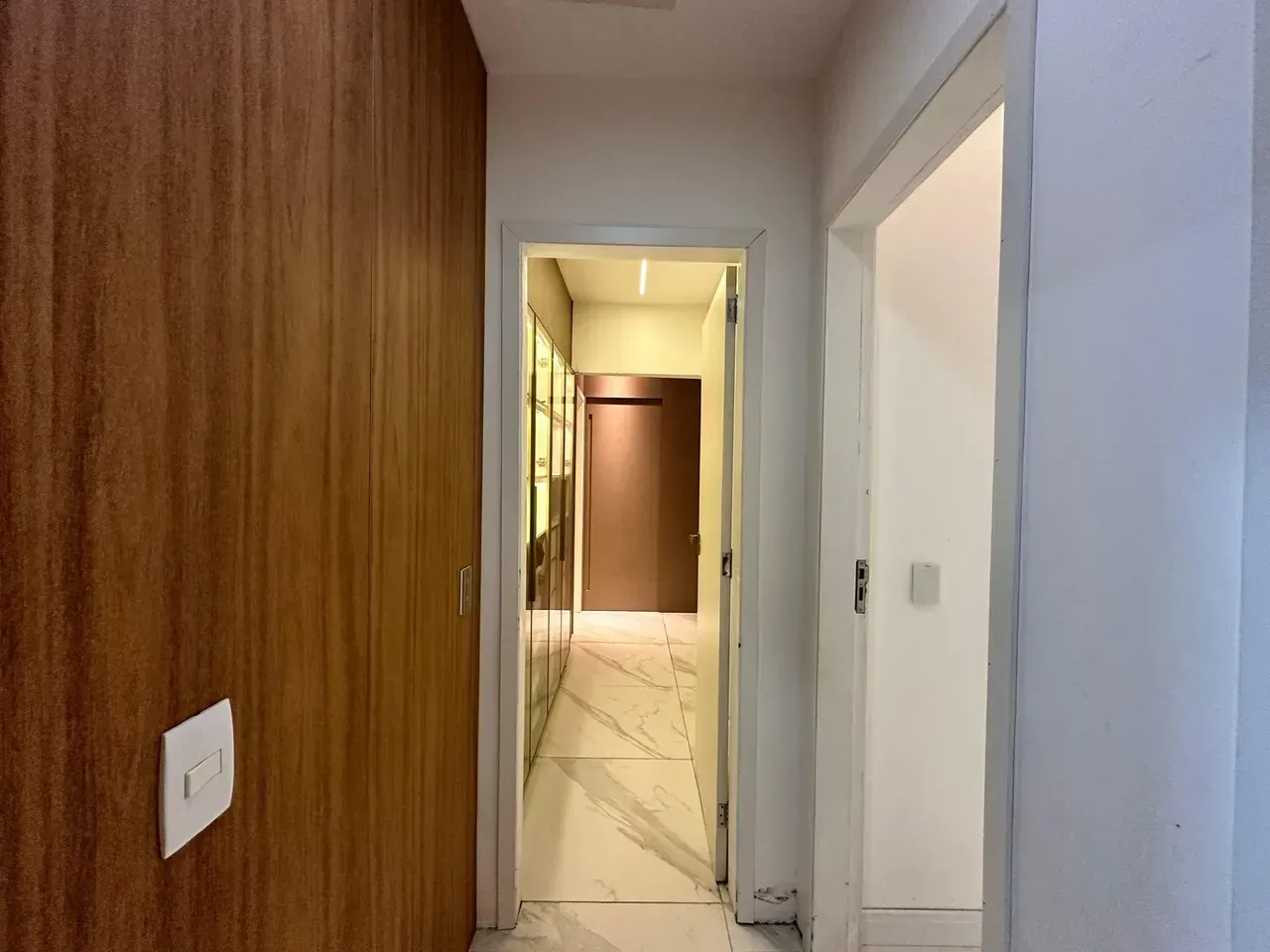 Furnished 250 m² apartment with 4 bedrooms and 5 bathrooms — photo 33