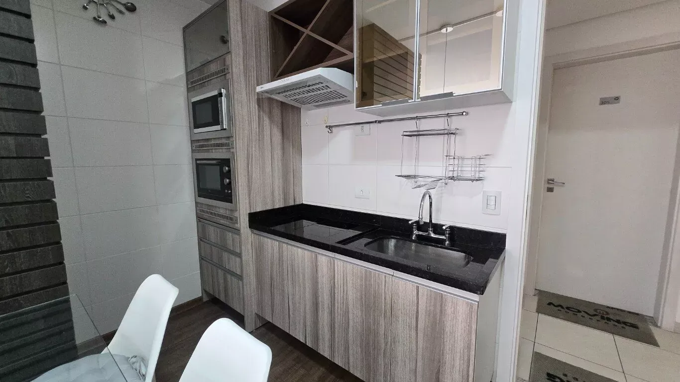 Wood or laminate floors in a one-bedroom apartment, 33 m² — photo 2