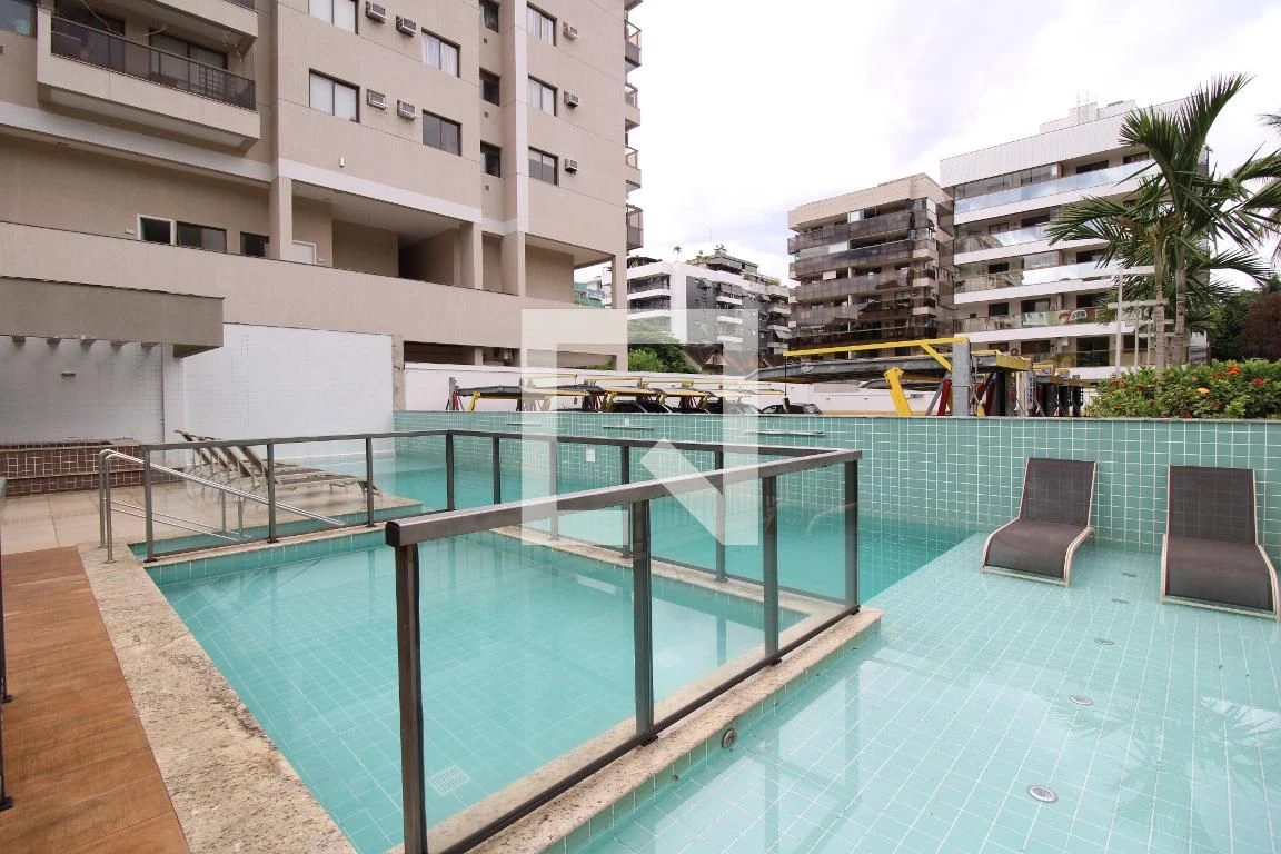 Furnished 2-bedroom apartment with glass balcony — photo 25