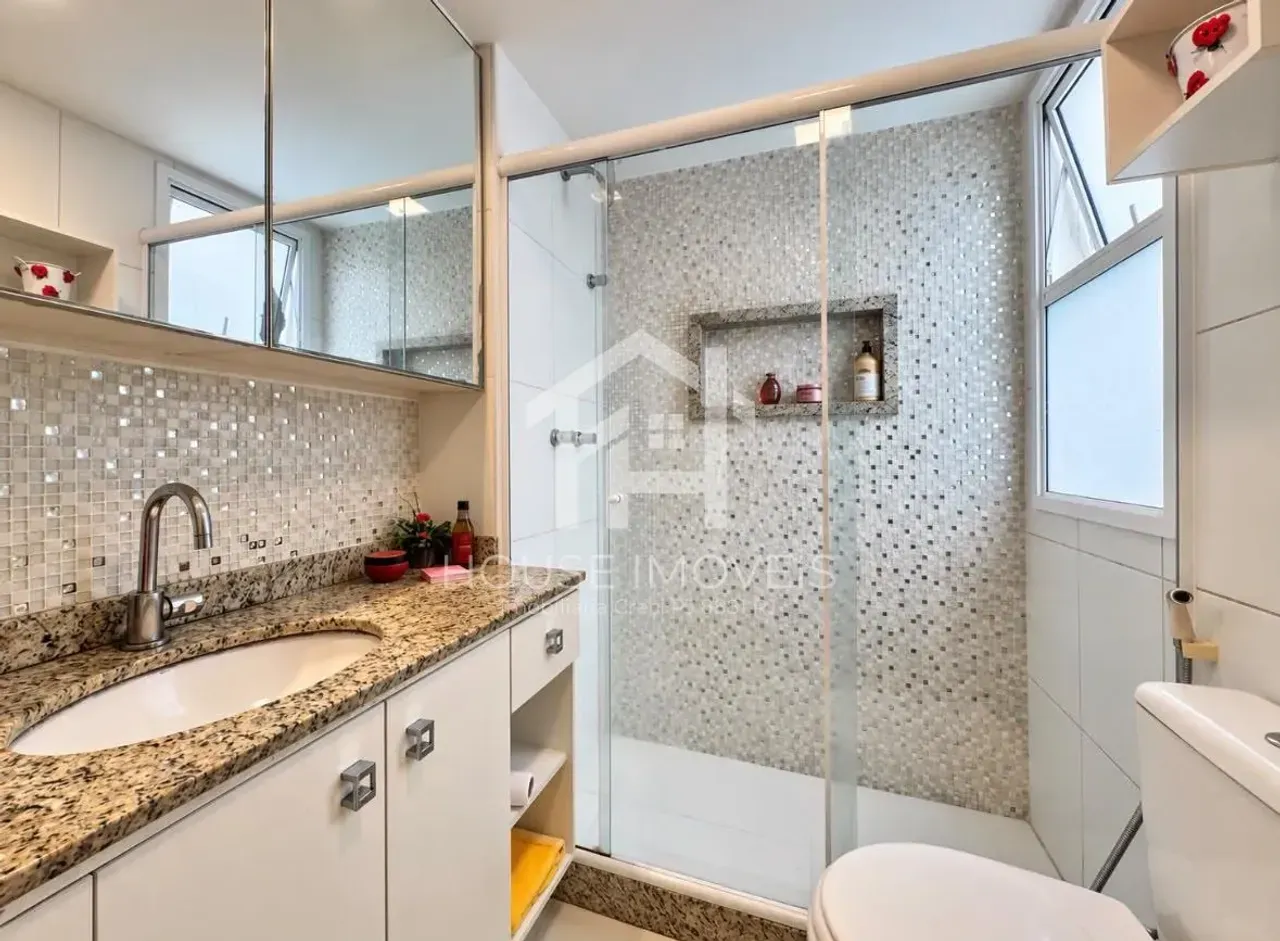 Панорамные окна и 3 спальни: квартира 150 м² — photo 22