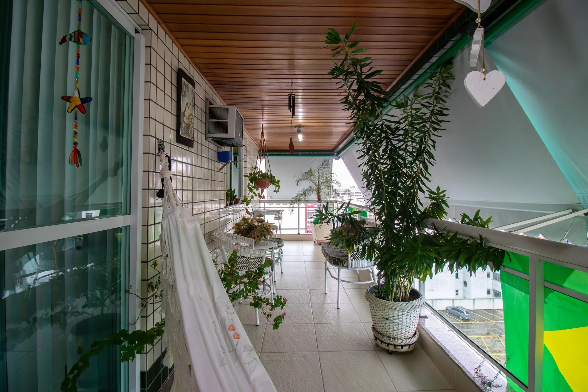 4-bedroom apartment with a balcony and 1 suite — photo 44