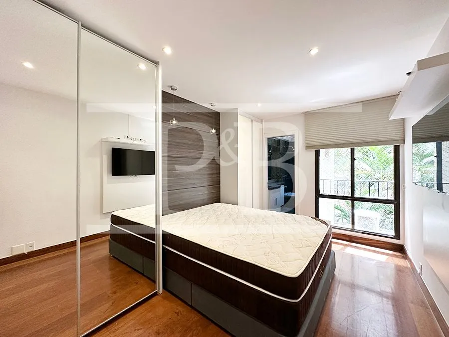 3-bedroom apartment with 230 m² and glassed-in balcony — photo 15