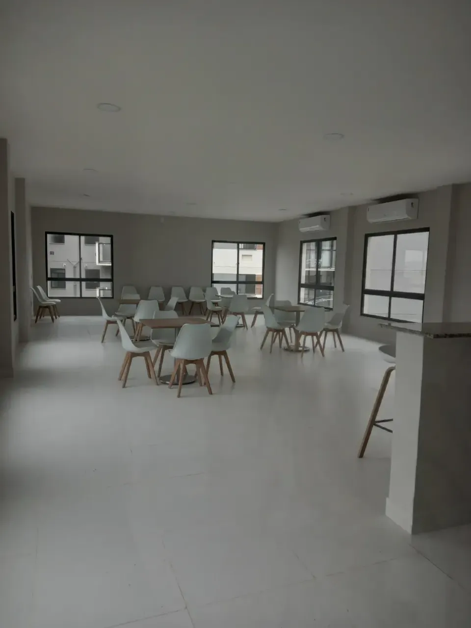 Apartamento com 2 quartos e varanda em bom estado — photo 3