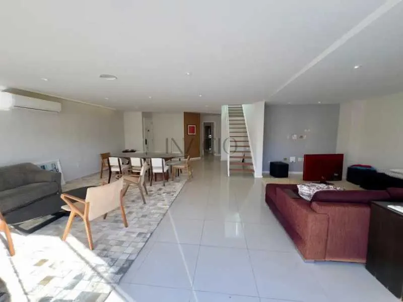 Furnished apartment with 3 bedrooms and 5 bathrooms — photo 11