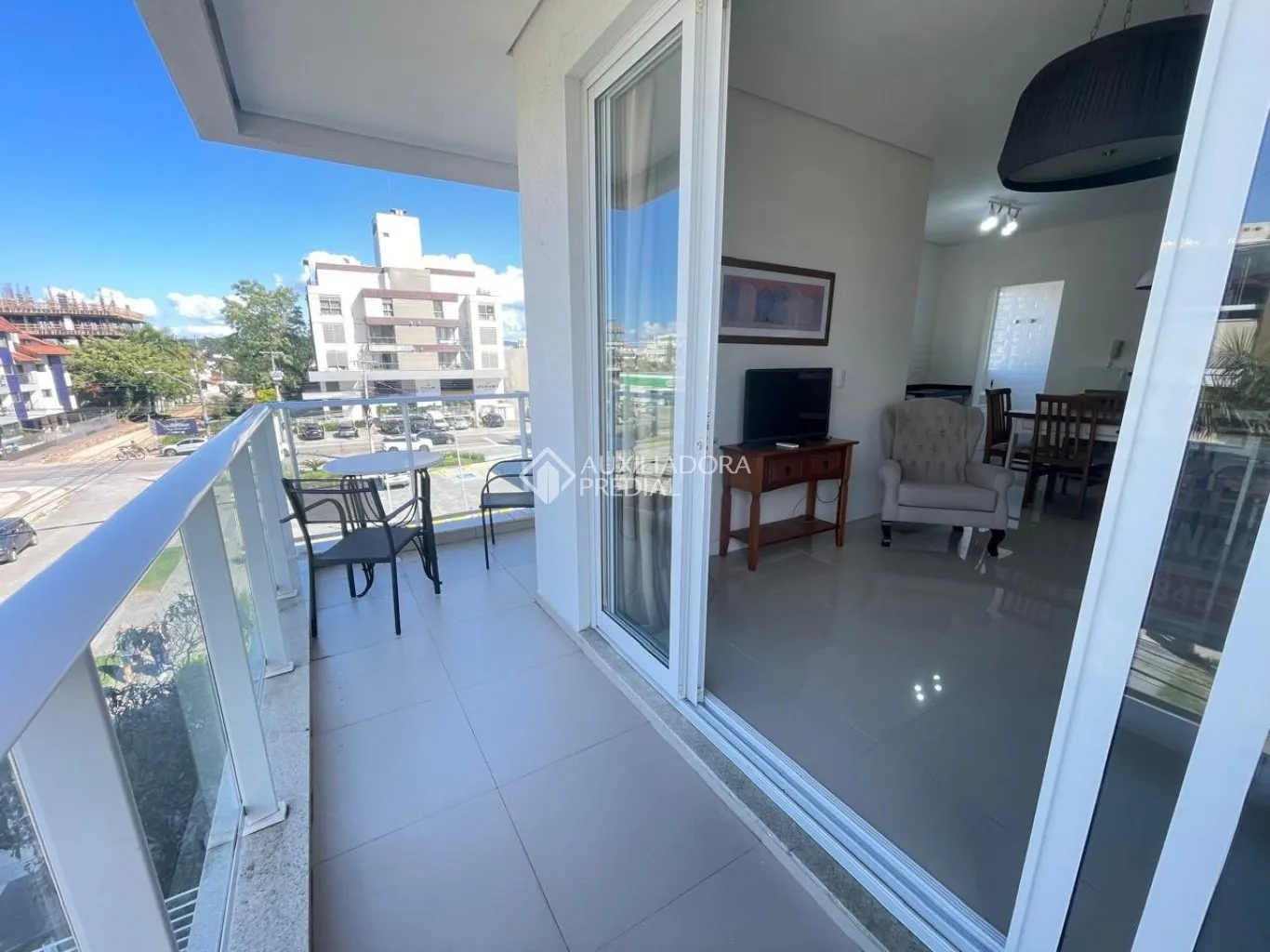 Apartamento amueblado de 3 dormitorios con cocina abierta — photo 13