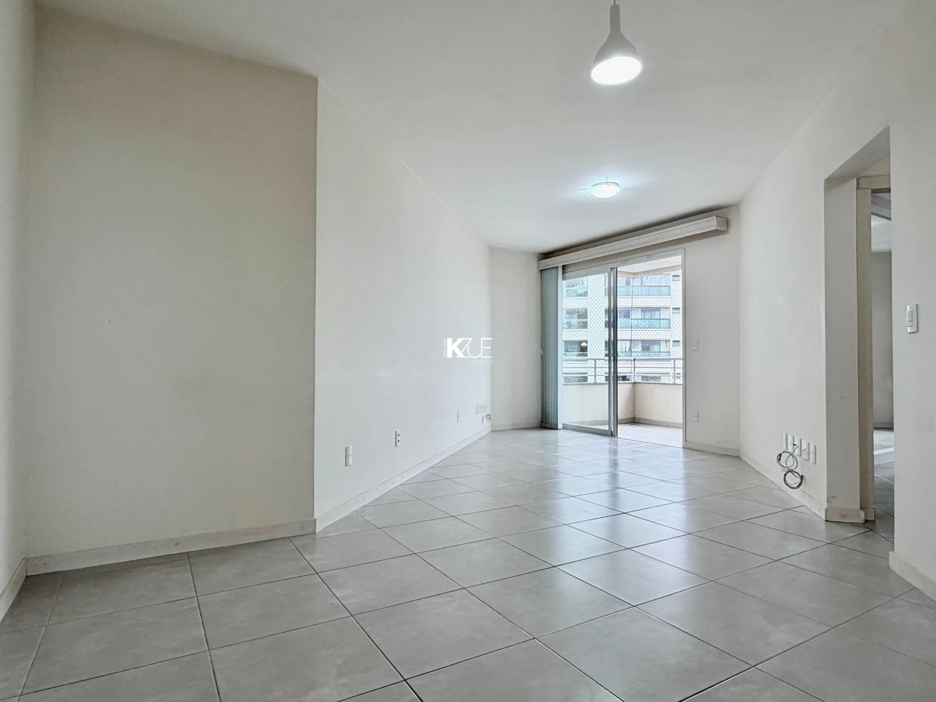 Balcony with a grill in a 2-bedroom apartment, 83 m²