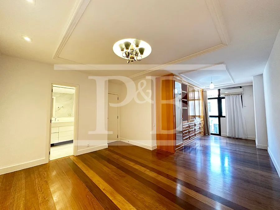 300 m² apartment with 4 bedrooms and 4 parking spots — photo 2