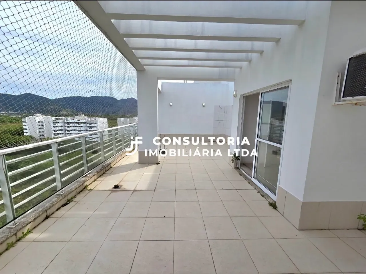 Unfurnished apartment with air conditioning and 3 bedrooms — photo 35