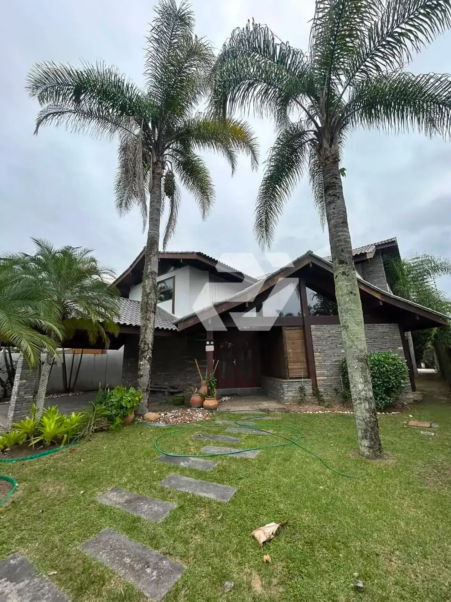4-bedroom house with 5 bathrooms and 5 parking spots — photo 28