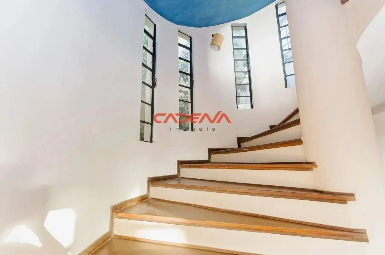 460 m² house with 5 bedrooms and fitted kitchen — photo 12