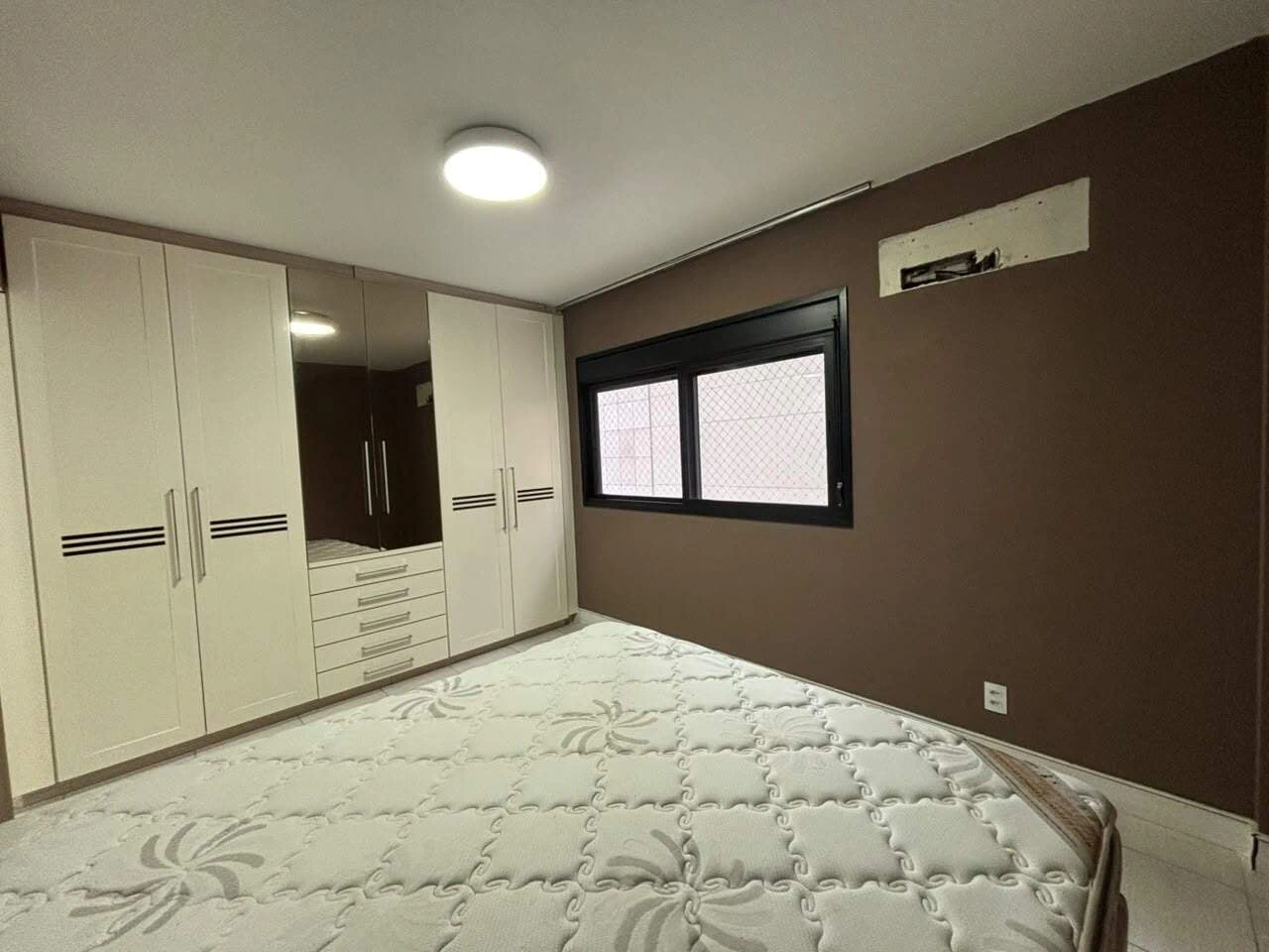 Furnished apartment, 122 m², with a glass-enclosed balcony — photo 24