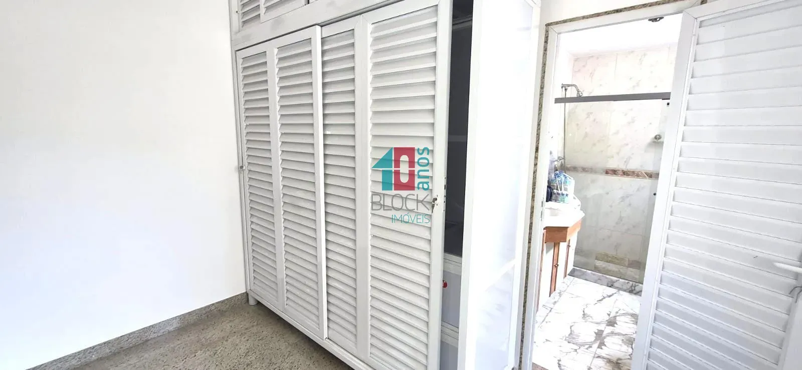 Apartamento com 4 quartos e cozinha separada — photo 35