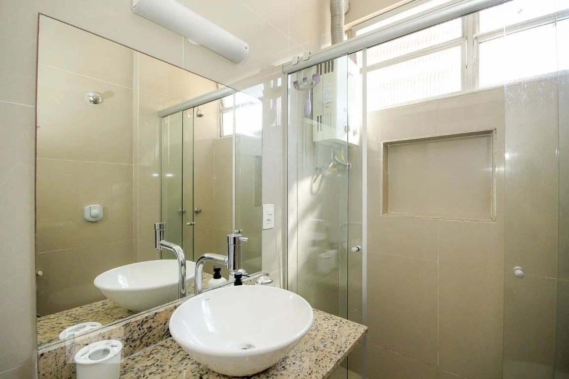 Furnished 2-bedroom apartment with laundry area — photo 25