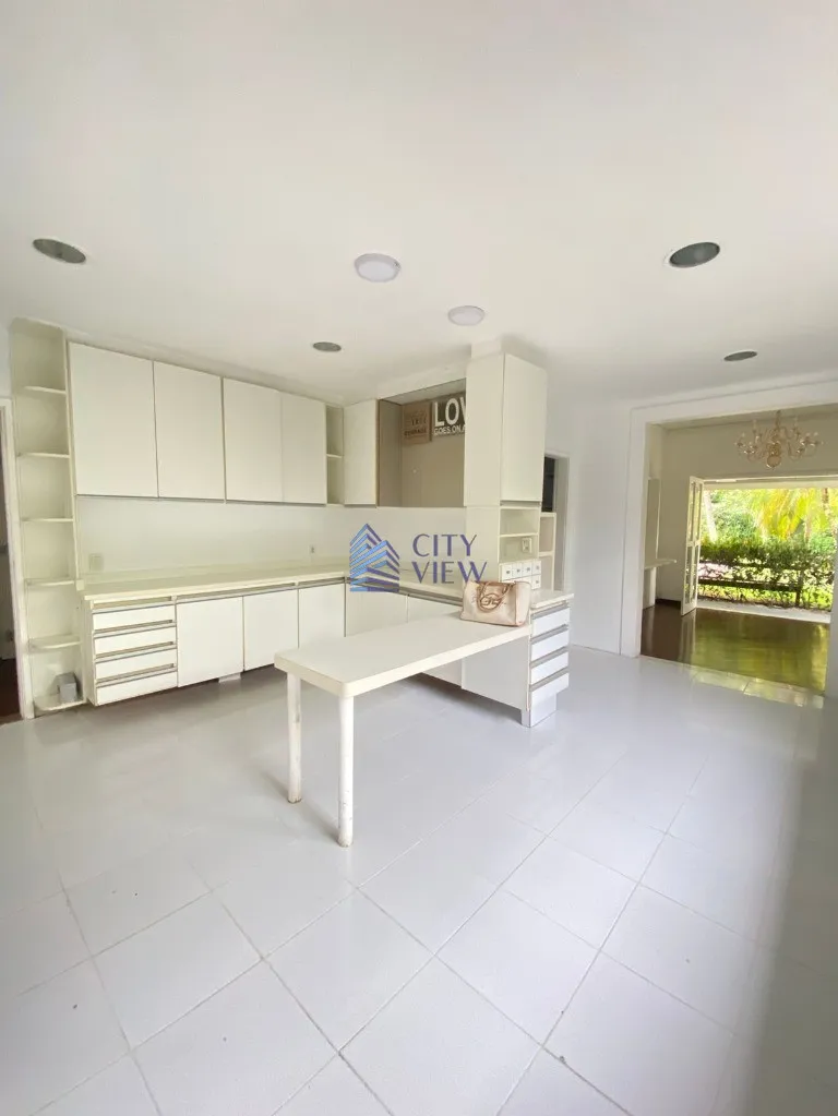 Unfurnished 4-bedroom house with 1000 m² — photo 35