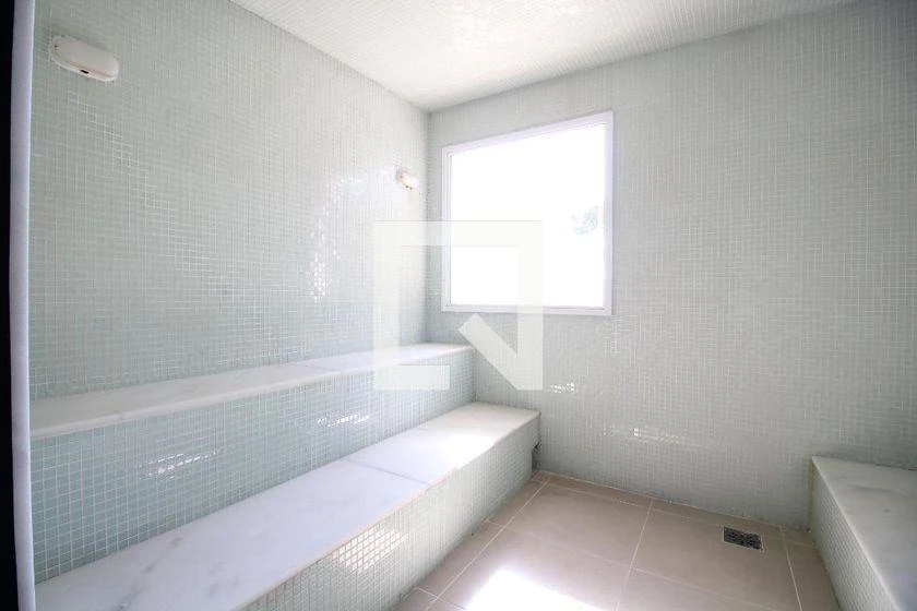 2-bedroom apartment in a building with a gym — photo 11