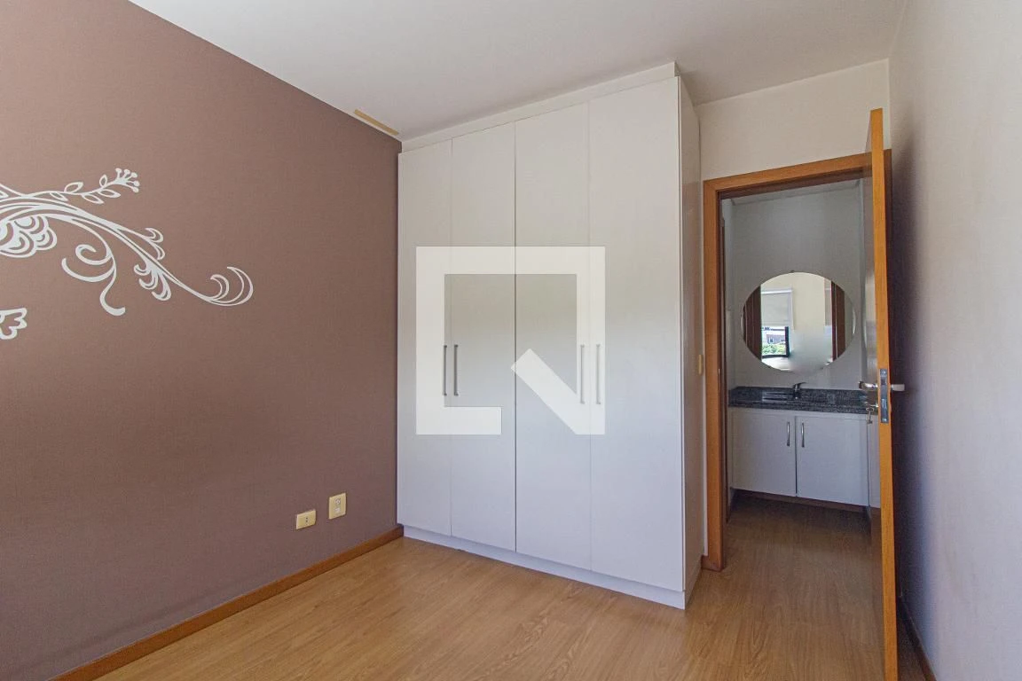 One-bedroom apartment in a building with a gym — photo 14