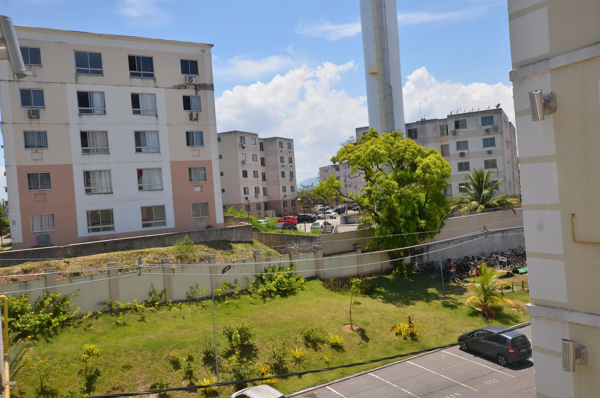 Apartamento de 2 quartos em condomínio com piscina — photo 3