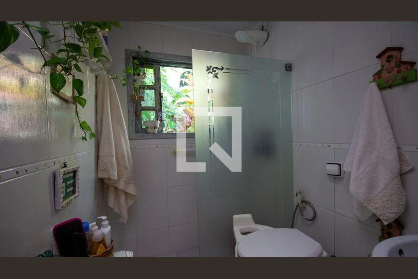 Furnished house with 5 bedrooms and 2100 m² — photo 11