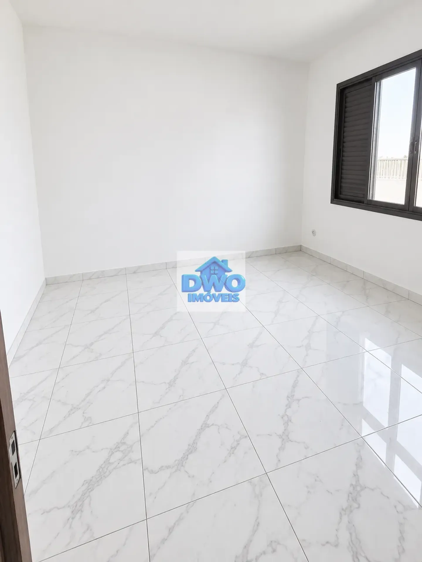 House, 250 m², with a glass-enclosed balcony — photo 13