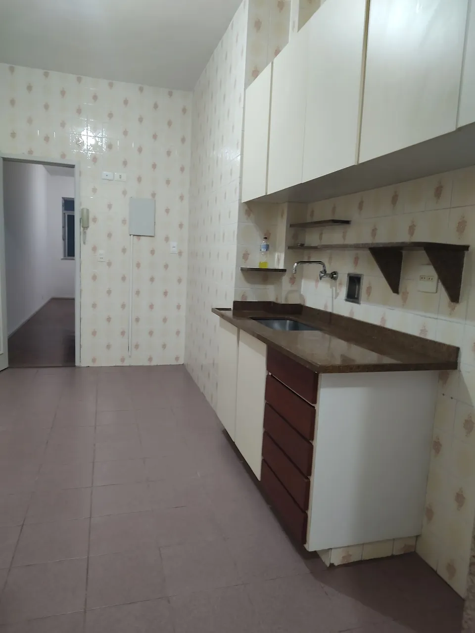 Apartamento de 2 quartos com piso de madeira ou laminado — photo 15