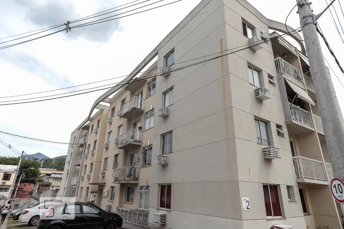2-bedroom apartment in a building with a pool — photo 41