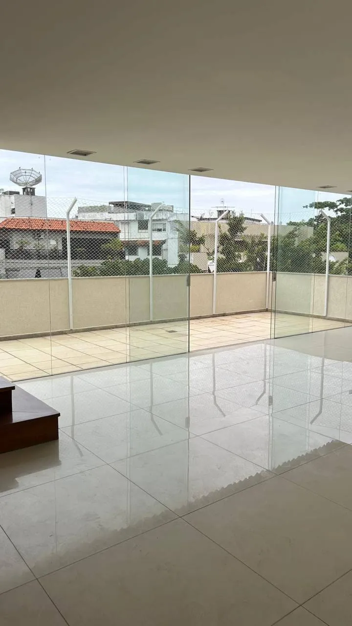 Apartment with 5 bedrooms and a glass-enclosed balcony