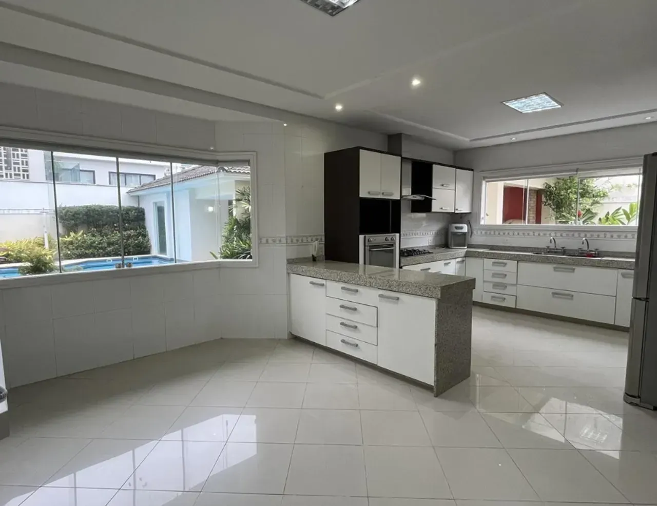 House with 5 bedrooms and 5 bathrooms, 830 m² — photo 5