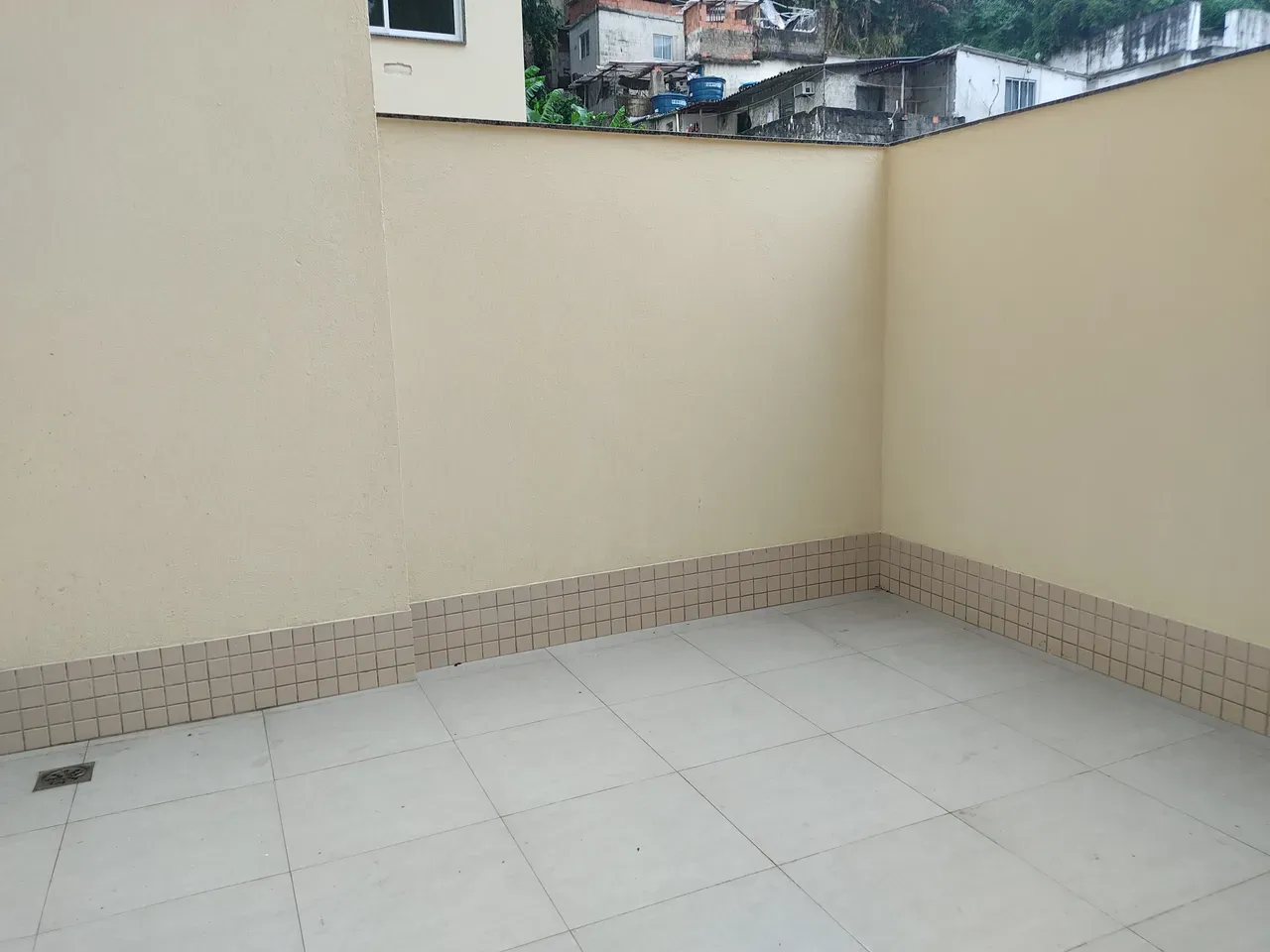 Wood or laminate floors in a 2-bedroom apartment, 80 m² — photo 14