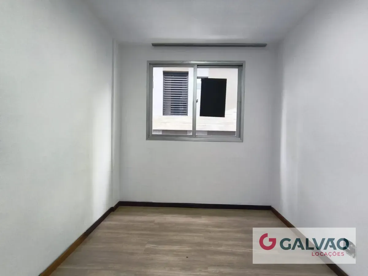 Walk-in closet in a 3-bedroom apartment, 79 m²