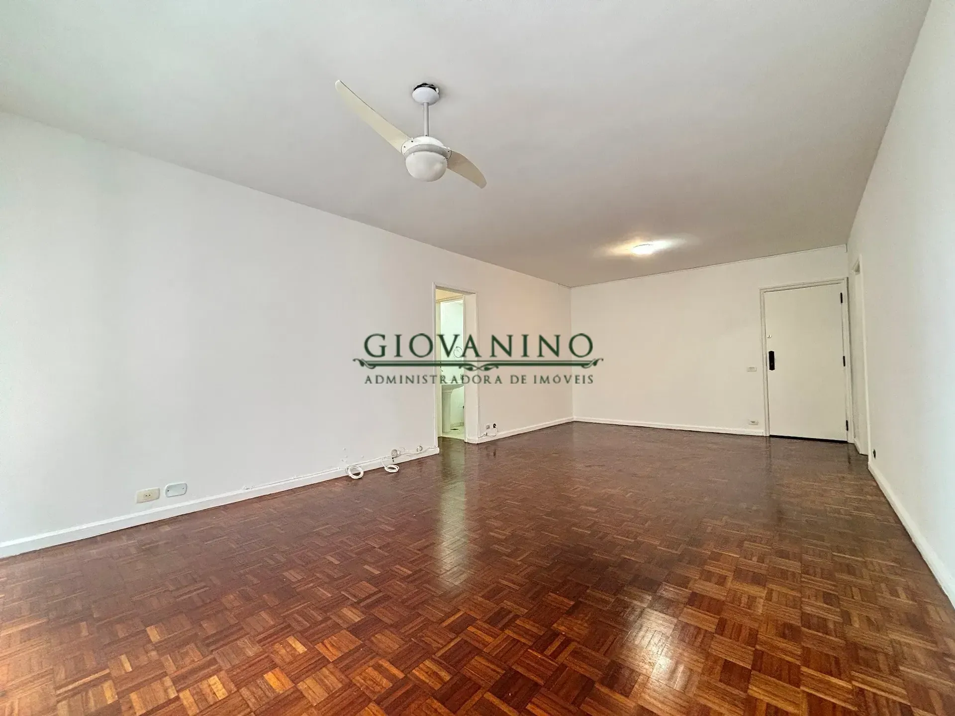 Apartamento de 4 quartos com piso de madeira ou laminado — photo 17