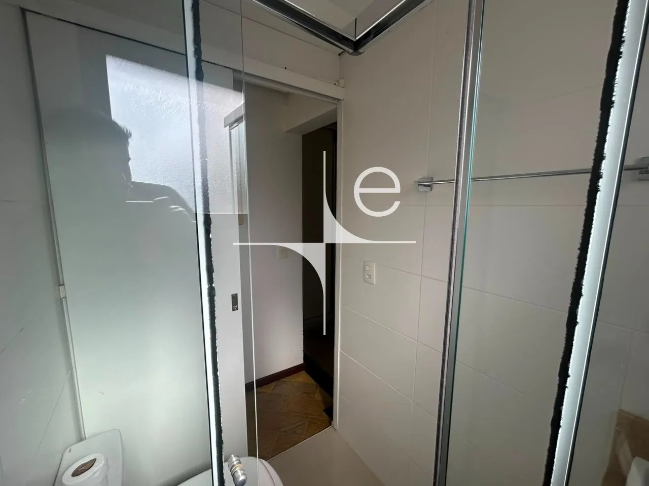 254 m² apartment with a walk-in closet and a home office — photo 39