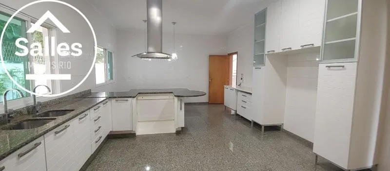 Casa sem mobília com 4 quartos, 5 banheiros e varanda — photo 22